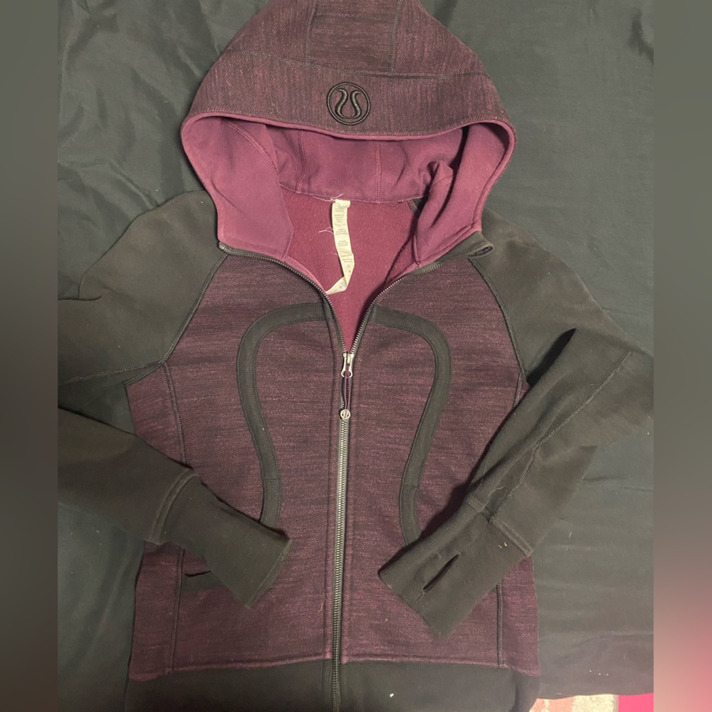 Size 6 VINTAGE/Y2K/2000’s LuLulemon Thick Zip up